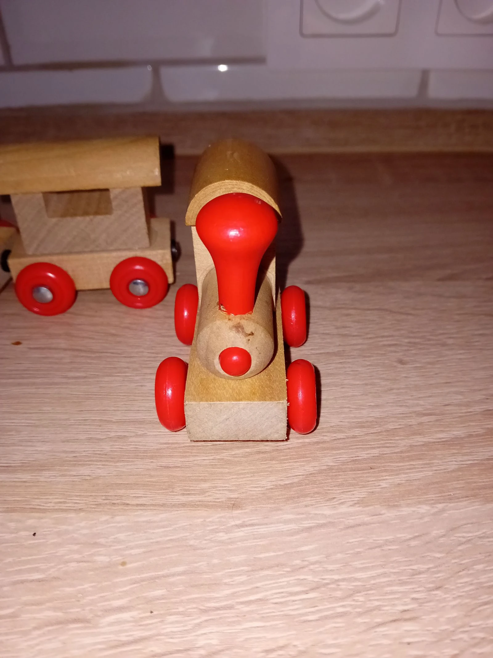 Tren magnético de madera – photo 3